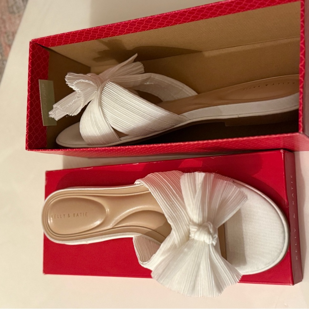 Kelly & Katie Cream Bow Sandals